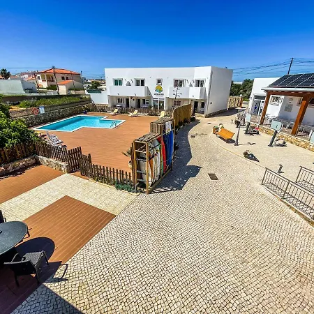 Hostel Sun - Surf Camp & *