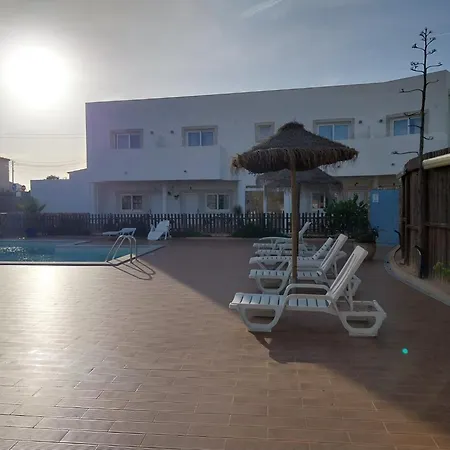 Sun - Surf Camp & Hostel