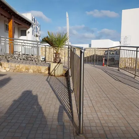 Sun - Surf Camp & Hostel *