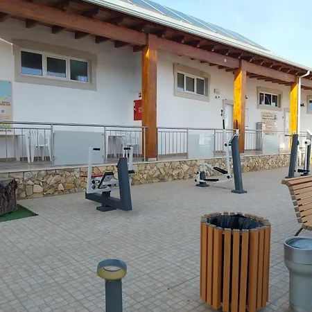 Hostel Sun - Surf Camp & *