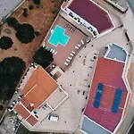 Sun - Surf Camp & Hostel *