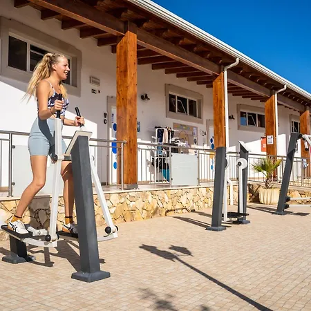 Sun - Surf Camp &