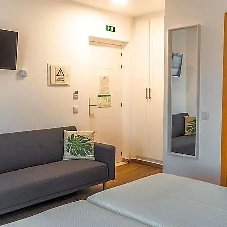 Hostel Sun - Surf Camp & *