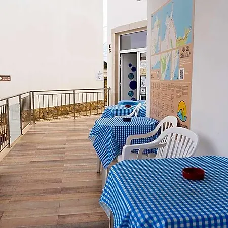 Sun - Surf Camp & Hostel