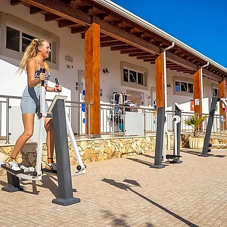 Hostel Sun - Surf Camp & *