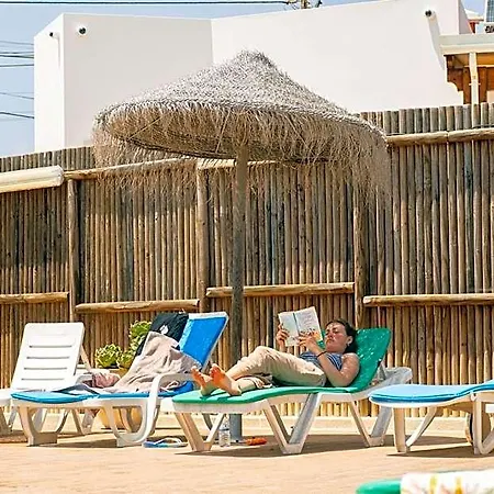Sun - Surf Camp & Hostel *