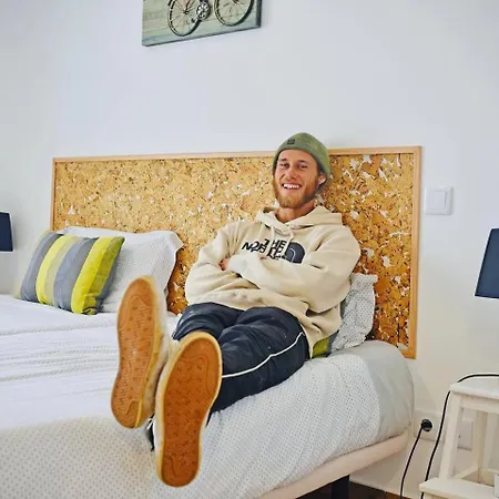 Hostel Sun - Surf Camp & *