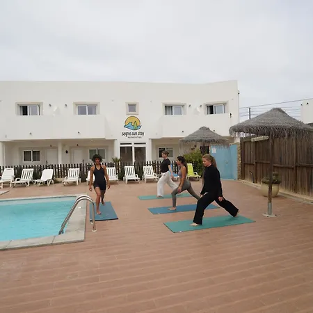 Sun - Surf Camp & Hostel *