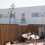 Sun - Surf Camp & Hostel *